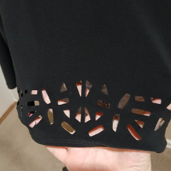 SYMPLI - Crop Layering Top - Laser Cut Hem - Picture 4 of 7